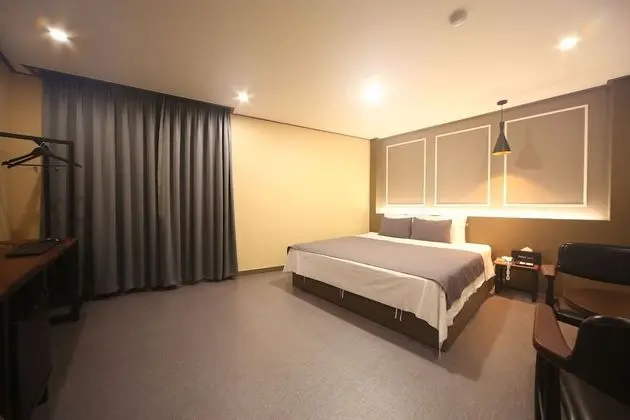 Standard Tek Büyük Yataklı Oda