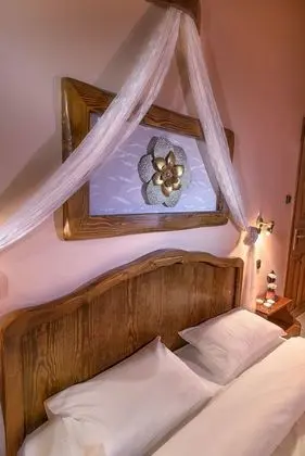 Tek Büyük veya İki Ayrı Yataklı Oda, Balkon, Deniz Manzaralı