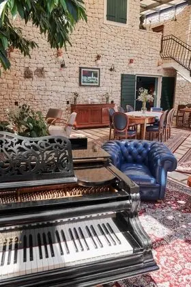 Villa, Sigara İçilebilir