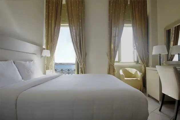 Deluxe Tek Büyük Yataklı Oda (window or balcony)
