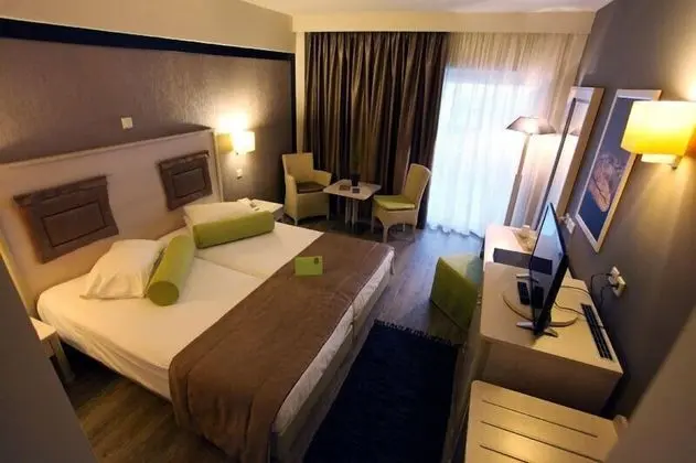 Classic Tek Büyük Yataklı Oda (Sea View or Pool View)