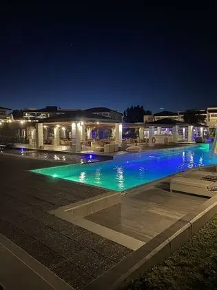 Classic Tek Büyük Yataklı Oda (Sea View or Pool View)
