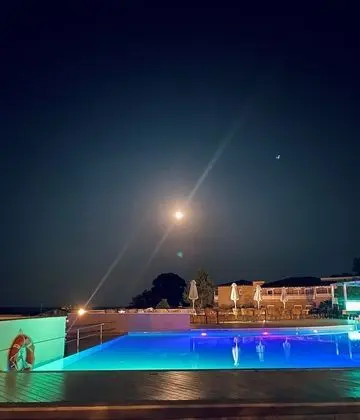 Classic Tek Büyük Yataklı Oda (Sea View or Pool View)