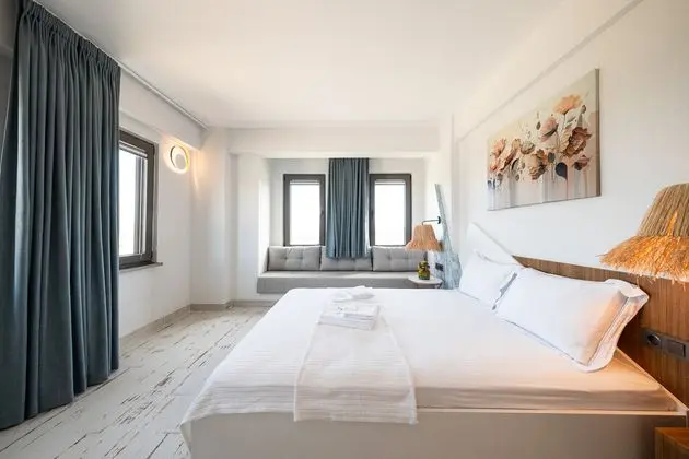 Deniz Manzarali, Verandali, Küvetli Deluxe Custom Kuvetli Oda
