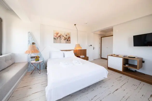 Deniz Manzarali, Verandali, Küvetli Deluxe Custom Kuvetli Oda