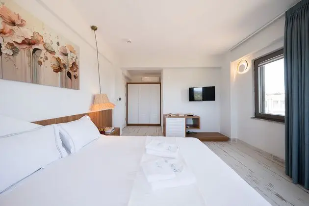 Deniz Manzarali, Verandali, Küvetli Deluxe Custom Kuvetli Oda