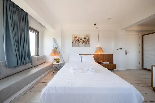 Deniz Manzarali, Verandali, Küvetli Deluxe Custom Kuvetli Oda