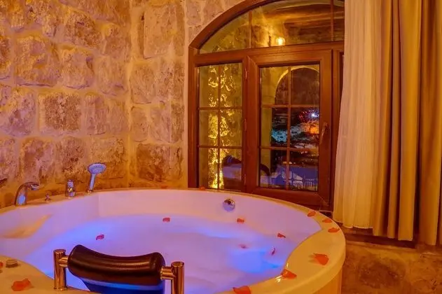 Honeymoon Tek Büyük Yataklı Oda