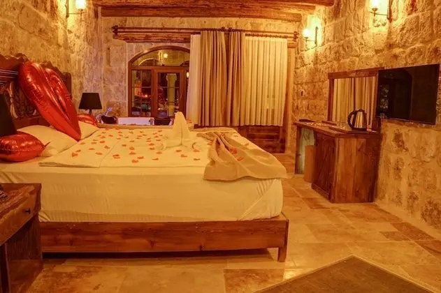 Honeymoon Tek Büyük Yataklı Oda