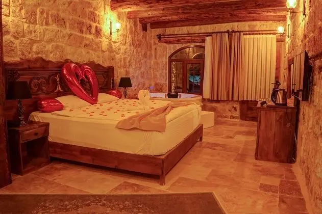Honeymoon Tek Büyük Yataklı Oda