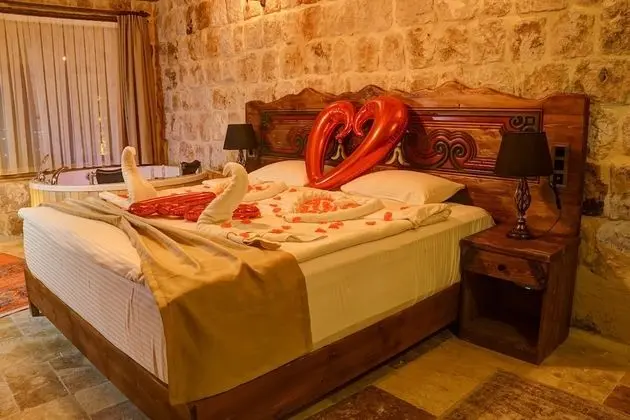 Romantic Tek Büyük Yataklı Oda