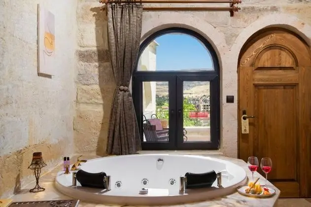Jakuzili Cave Suite, Şehir veya Dağ Manzaralı, Jakuzili ve Verandalı