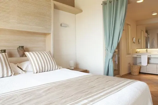 Deluxe Oda, Kara veya Kısmi Deniz Manzaralı