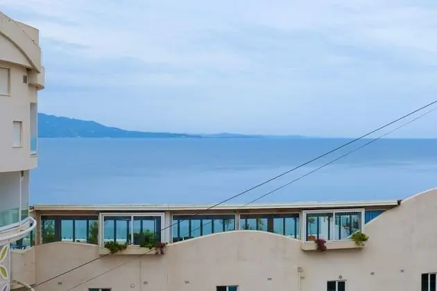 Dört Kişilik Oda, Deniz Manzaralı