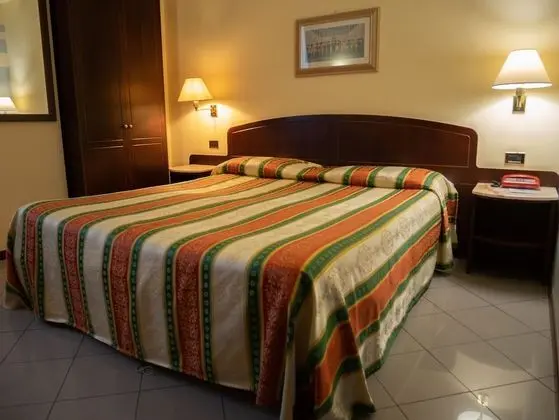 Classic Tek Büyük Yataklı Oda