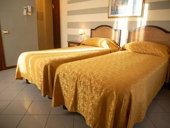 Classic Tek Büyük Yataklı Oda