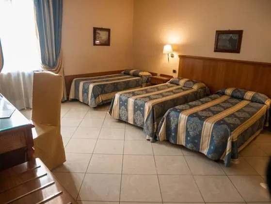 Classic Üç Kişilik Oda