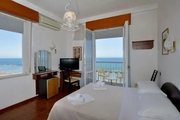 Tek Büyük veya İki Ayrı Yataklı Oda, Balkon