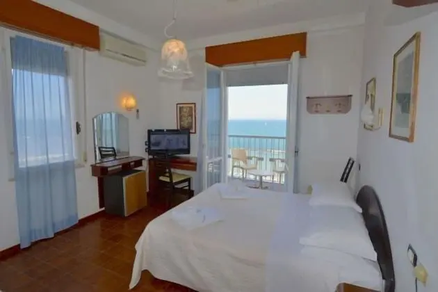 Tek Büyük veya İki Ayrı Yataklı Oda, Balkon