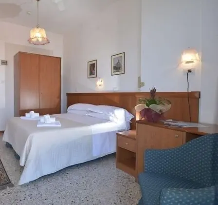 Tek Büyük veya İki Ayrı Yataklı Oda, Balkon