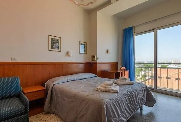 Tek Büyük veya İki Ayrı Yataklı Oda, Balkon