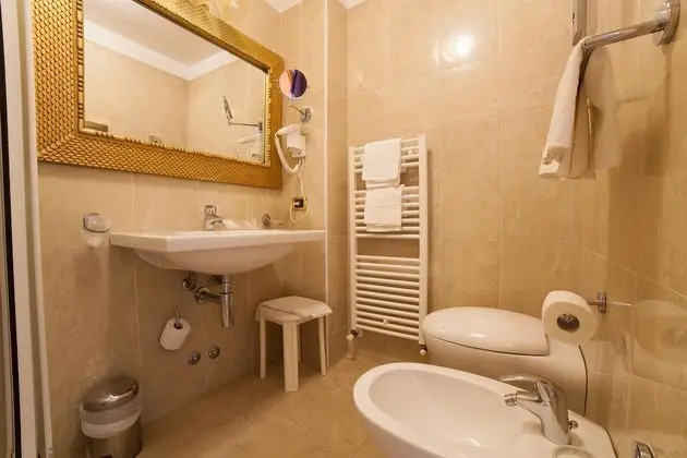 Standard Dört Kişilik Oda, Kısmi Deniz Manzaralı