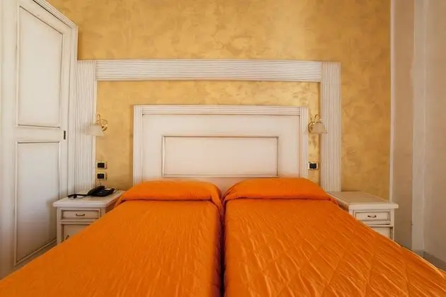 Standard Tek Büyük Yataklı Oda, Kısmi Deniz Manzaralı