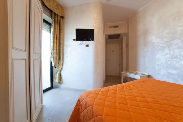 Standard Tek Büyük Yataklı Oda, Kısmi Deniz Manzaralı