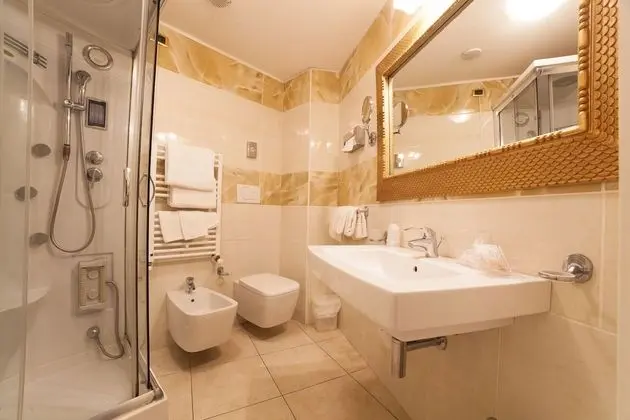 Standard Tek Büyük Yataklı Oda, Kısmi Deniz Manzaralı