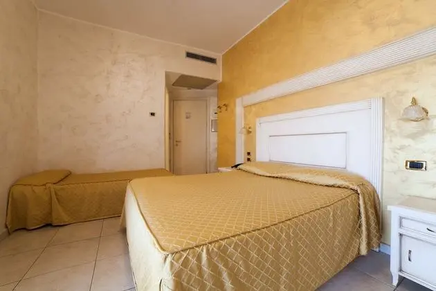 Üç Kişilik Oda, Kısmi Deniz Manzaralı