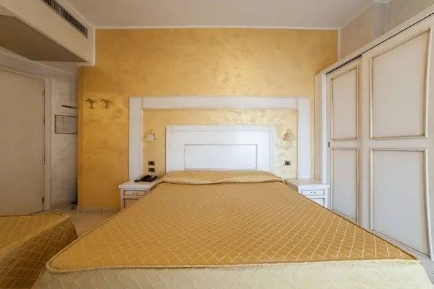 Üç Kişilik Oda, Kısmi Deniz Manzaralı