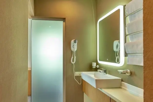 Junior Tek Büyük veya İki Ayrı Yataklı Oda, 1 Yatak Odası