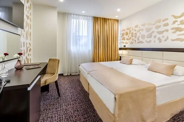 Tek Büyük veya İki Ayrı Yataklı Oda