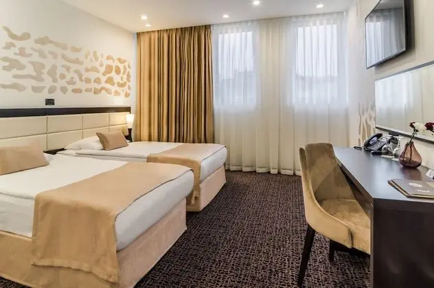 Tek Büyük veya İki Ayrı Yataklı Oda