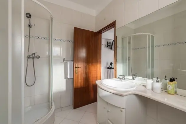 Comfort İki Ayrı Yataklı Oda, Ortak Banyo