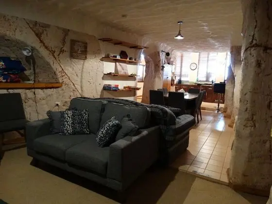 Ev, 2 Yatak Odası (Dinky Di's Dugout)