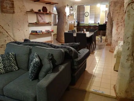 Ev, 2 Yatak Odası (Dinky Di's Dugout)