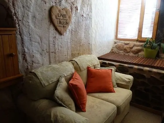 Ev, 2 Yatak Odası (Dinky Di's Dugout)