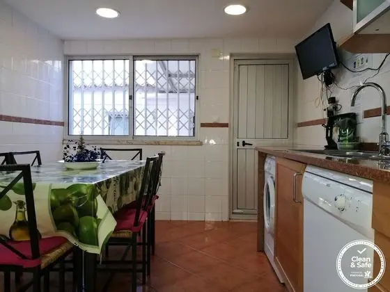 Tek Büyük Yataklı Oda, Özel Banyo, Zemin Kat