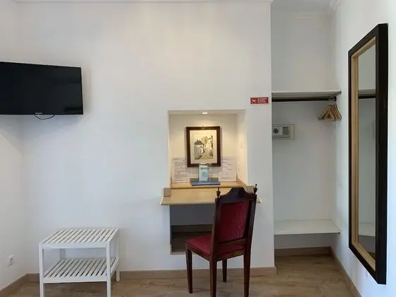 City Tek Büyük Yataklı Oda