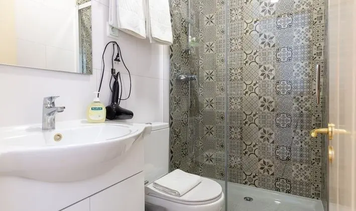 City Tek Büyük Yataklı Oda