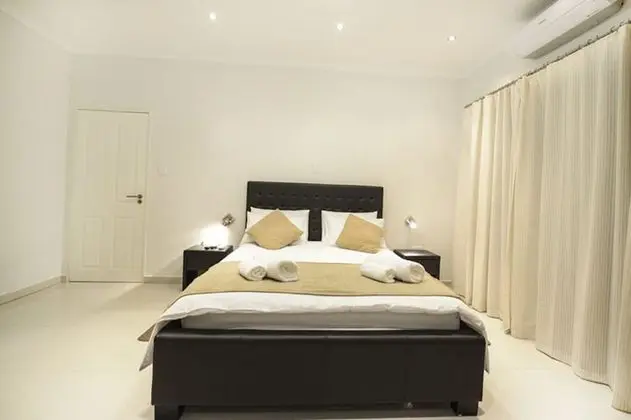 Luxury Tek Büyük Yataklı Oda