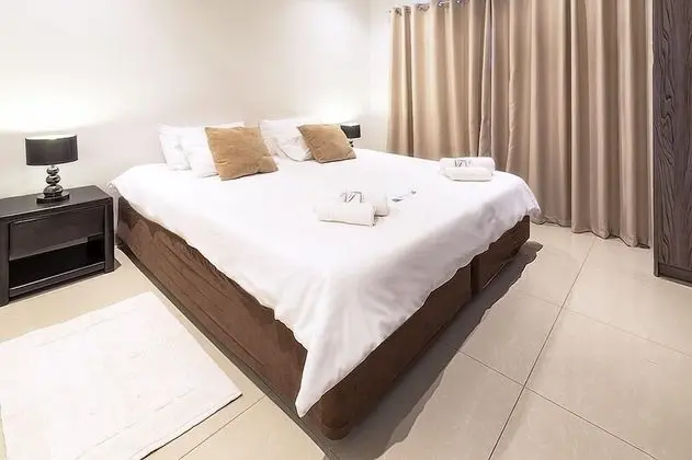 Luxury Tek Büyük Yataklı Oda