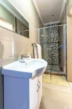 Luxury Tek Büyük Yataklı Oda