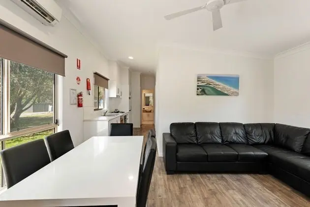 Superior Kulübe (Sleeps 5-6)