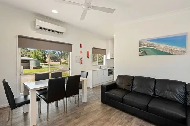 Superior Kulübe (Sleeps 5-6)