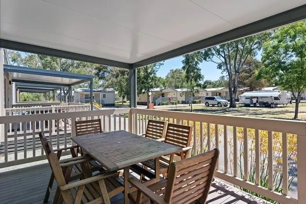 Superior Kulübe (Sleeps 5-6)