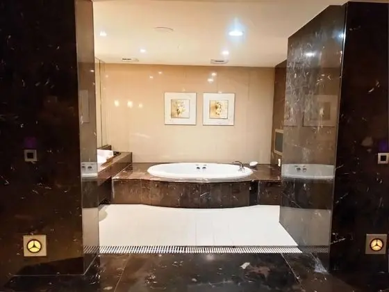 Business Tek Büyük Yataklı Oda