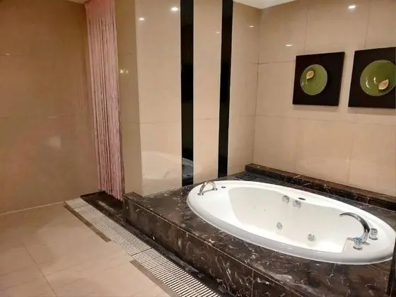 Business Tek Büyük Yataklı Oda