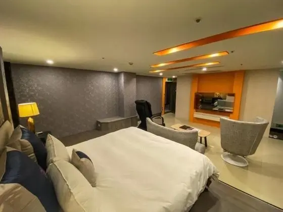 Deluxe Tek Büyük Yataklı Oda